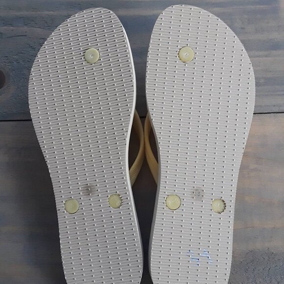 Born Floral Pattern Rubber Flip Flop Size 9 - Picture 6 of 6